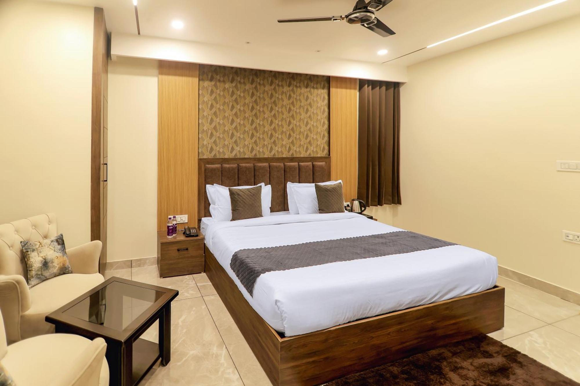 Hotel Hari Dhara, 100 Meters From Har-Ki-Pauri หริทวาร ภายนอก รูปภาพ