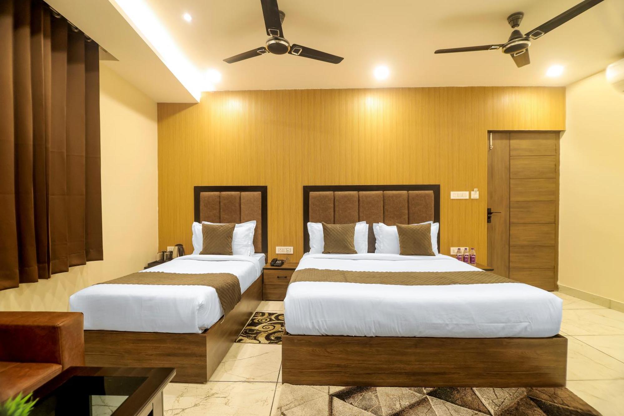Hotel Hari Dhara, 100 Meters From Har-Ki-Pauri หริทวาร ภายนอก รูปภาพ