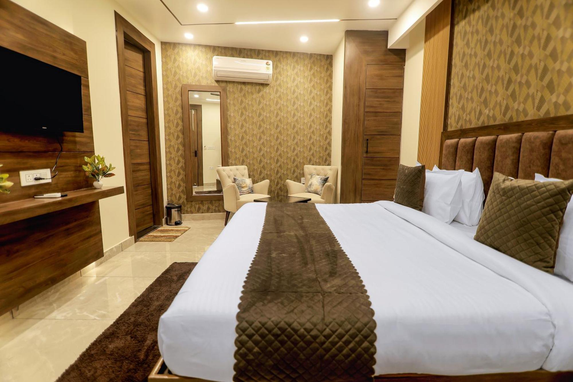 Hotel Hari Dhara, 100 Meters From Har-Ki-Pauri หริทวาร ภายนอก รูปภาพ