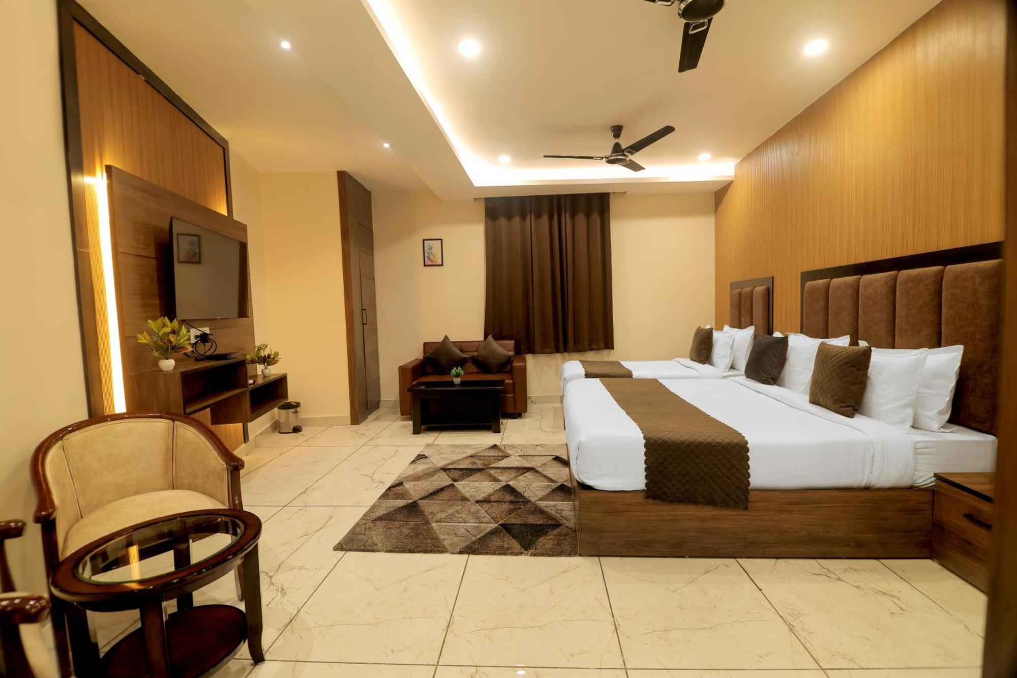 Hotel Hari Dhara, 100 Meters From Har-Ki-Pauri หริทวาร ภายนอก รูปภาพ