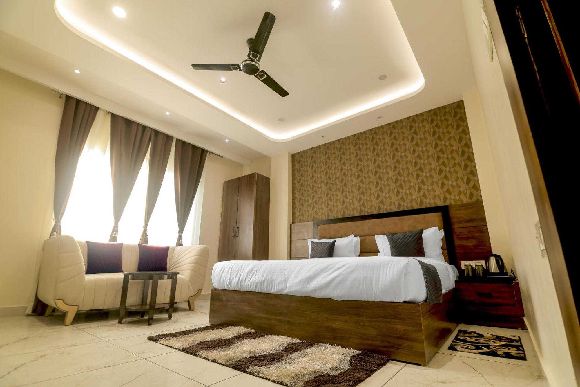 Hotel Hari Dhara, 100 Meters From Har-Ki-Pauri หริทวาร ภายนอก รูปภาพ