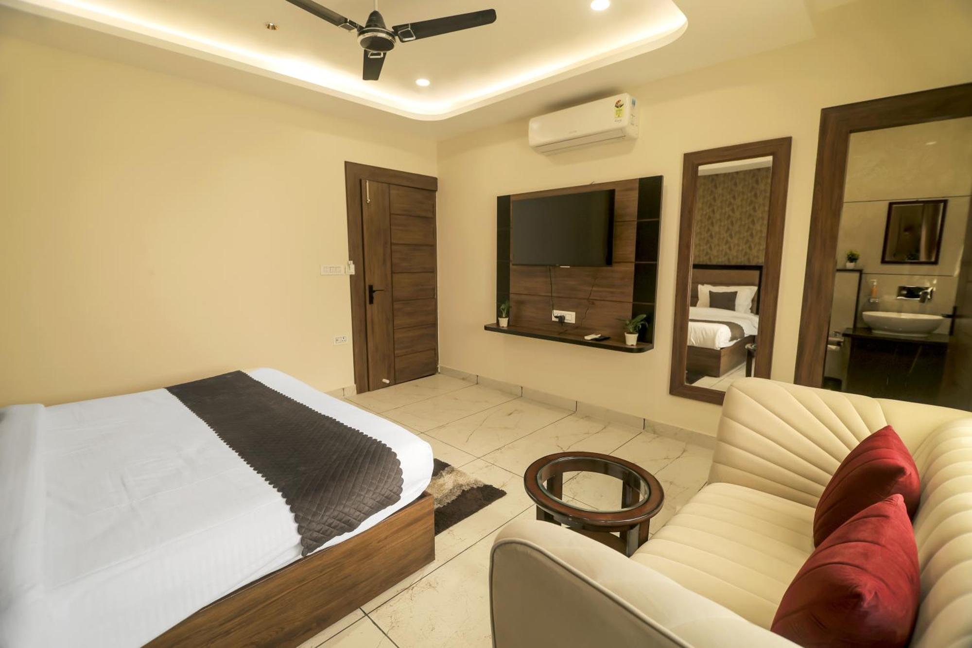 Hotel Hari Dhara, 100 Meters From Har-Ki-Pauri หริทวาร ภายนอก รูปภาพ