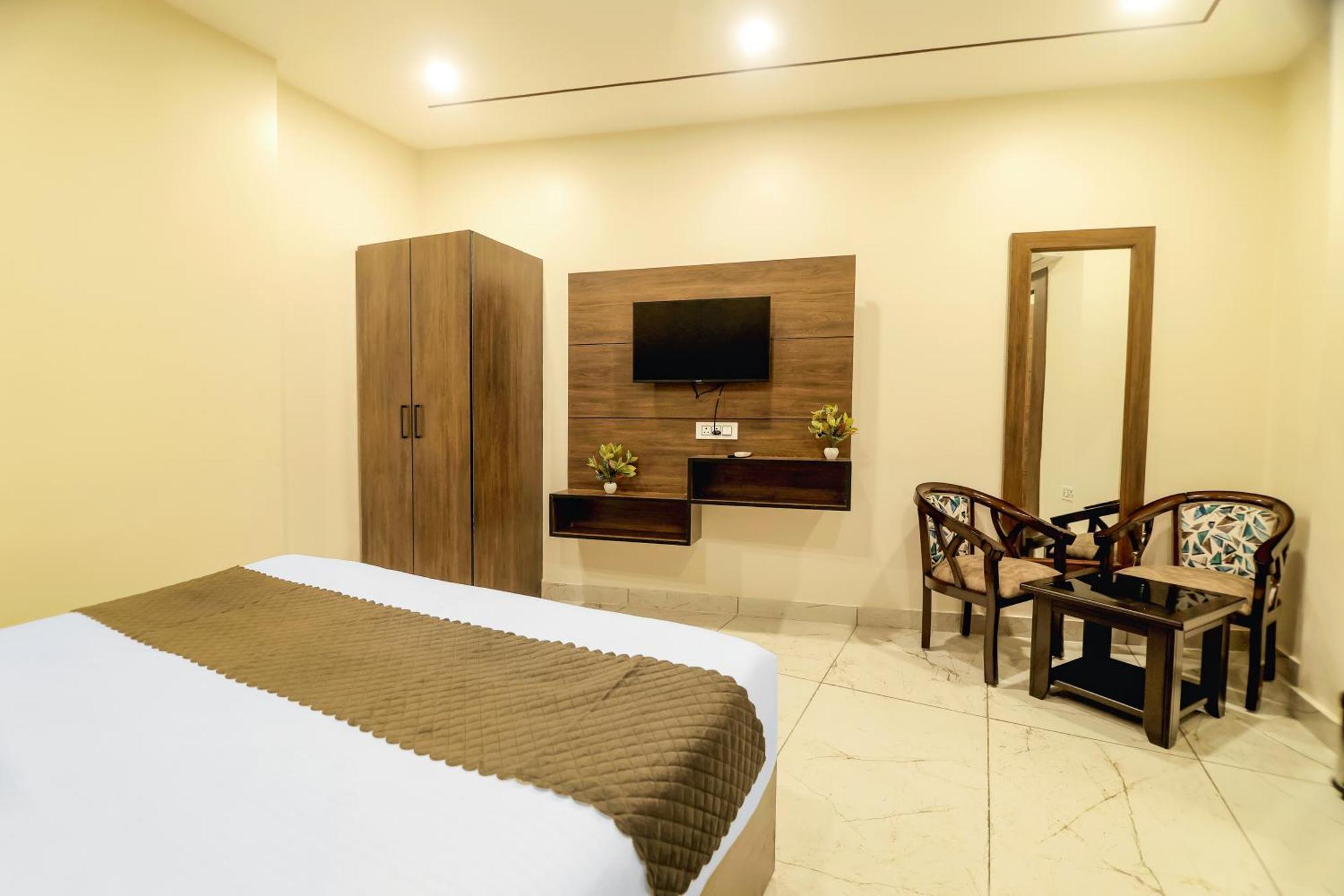 Hotel Hari Dhara, 100 Meters From Har-Ki-Pauri หริทวาร ภายนอก รูปภาพ